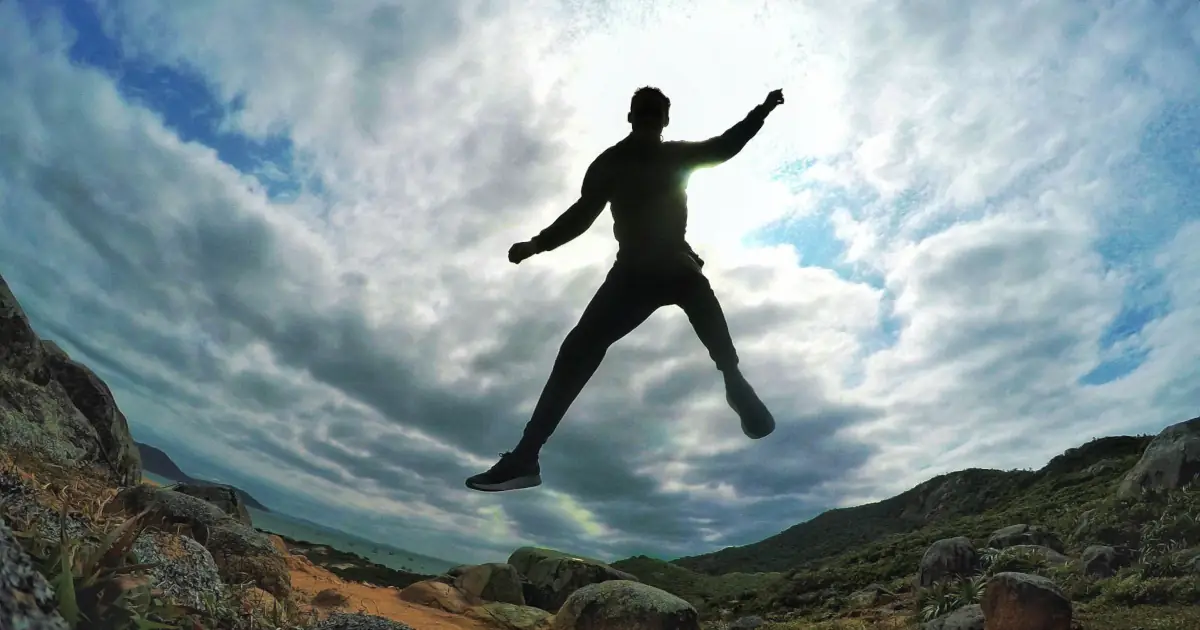 Foto do Enrique Sem H mostrando como mudar de vida aos 30 anos.